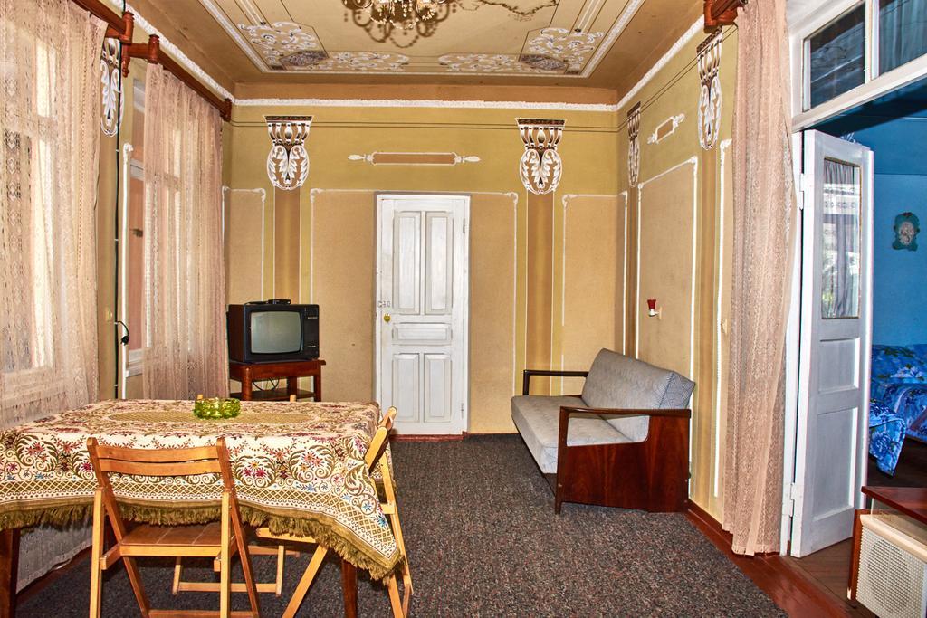Отель Гостевой дом Nukri Гори Экстерьер фото