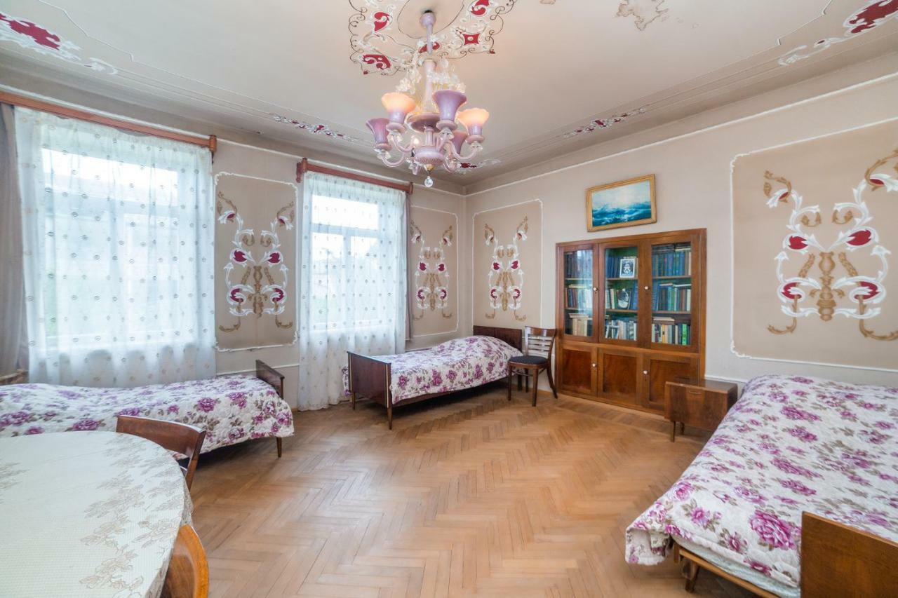 Отель Гостевой дом Nukri Гори Экстерьер фото